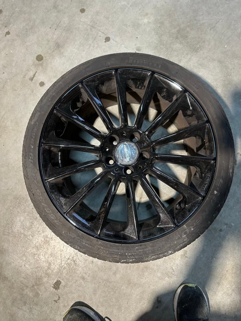 2 Velgen met banden - 1 velg beschadigd, Auto-onderdelen, Banden en Velgen, 19 inch, Gebruikt, 255 mm, Banden en Velgen