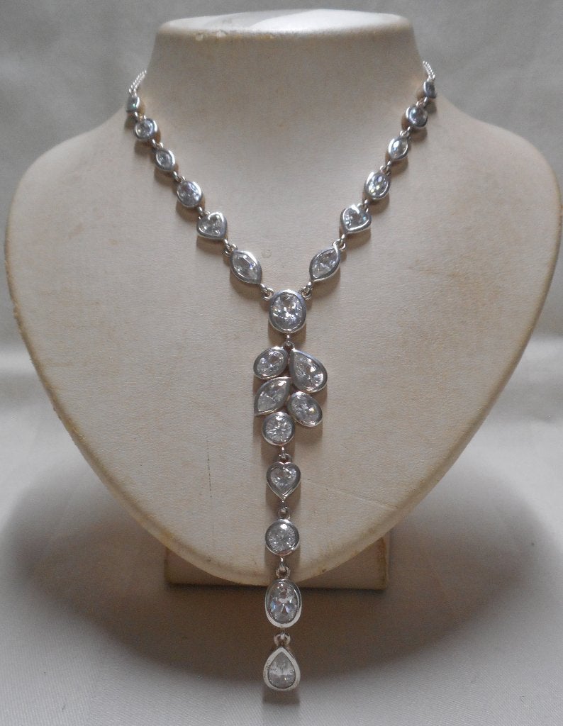Prachtige zilveren collier met heldere stenen nr.1144