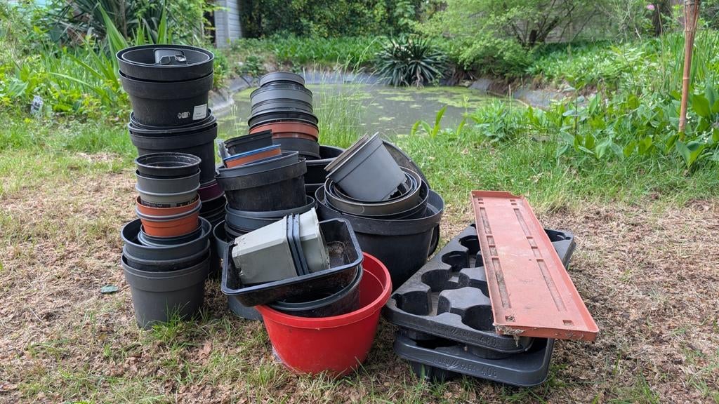 Diverse plastic potjes, kweekpotjes en onderzetters, Ophalen
