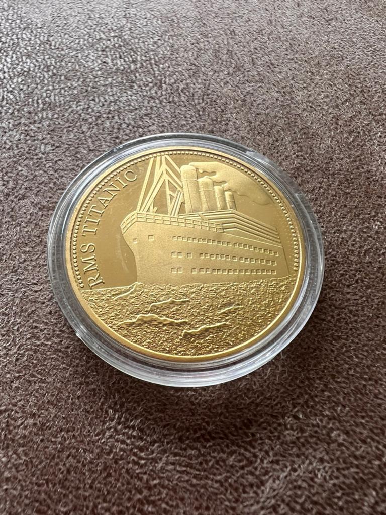 Metalen goudkleurige Titanic herdenkingsmunt in beschermdoos, Verzamelen, Scheepvaart, Ophalen of Verzenden