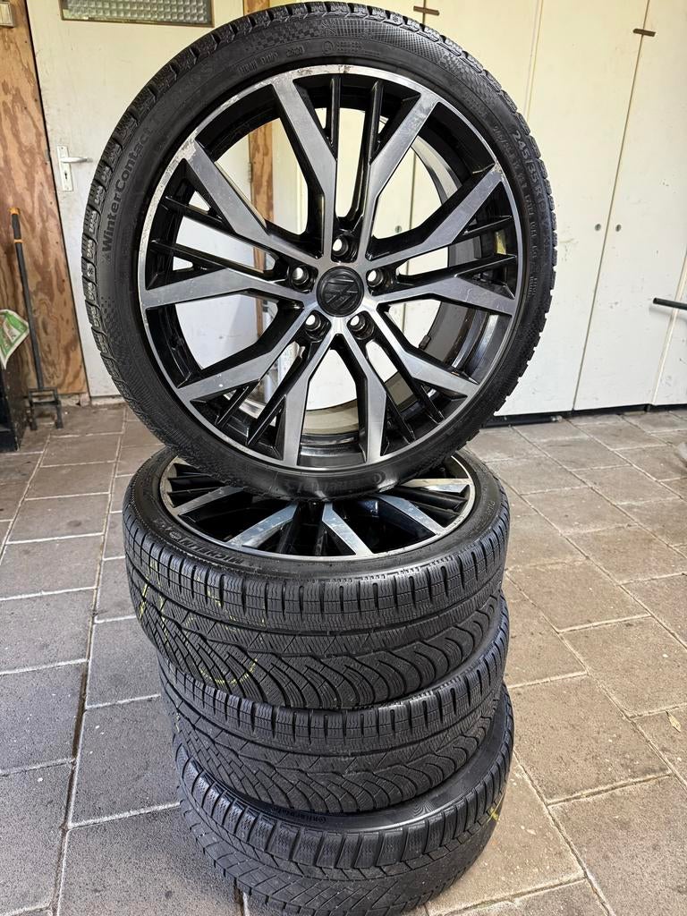 Golf 7.5 GTI Santiago 19 inch continental winterwielset, Auto-onderdelen, 19 inch, Gebruikt, Banden en Velgen, 235 mm