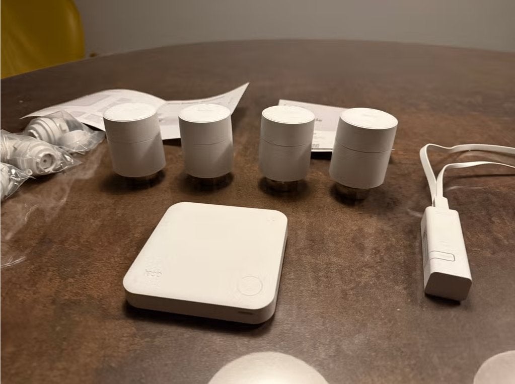 Tado Smart Radiator Thermostat starterkit 4 knoppen + bridge, Ophalen of Verzenden, Gebruikt