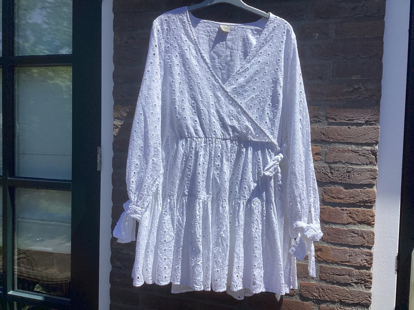 Witte Opengewerkte Broderie Wikkel blouse Jurk broderie, Ophalen of Verzenden, Zo goed als nieuw, Maat 38/40 (M), Wit
