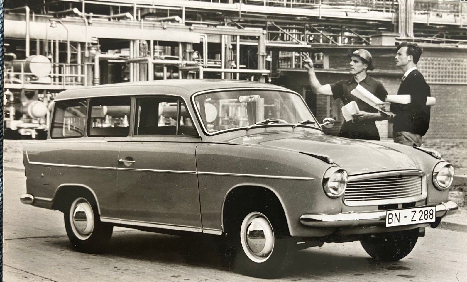 Ansichtkaart met auto Hansa 1100 Combi, Ophalen of Verzenden, 1940 tot 1960, Ongelopen, Voertuig