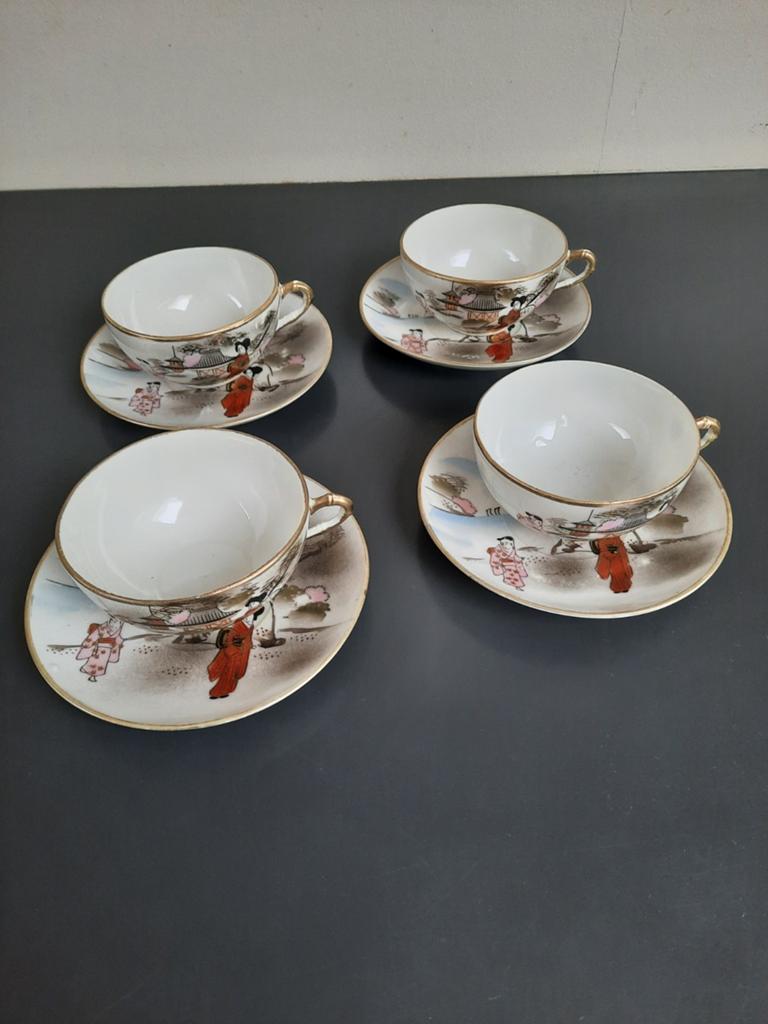 Te koop 4 delig thee serviesje, Huis en Inrichting, Keuken | Servies, Ophalen of Verzenden, Overige stijlen, Kop(pen) en/of Schotel(s)