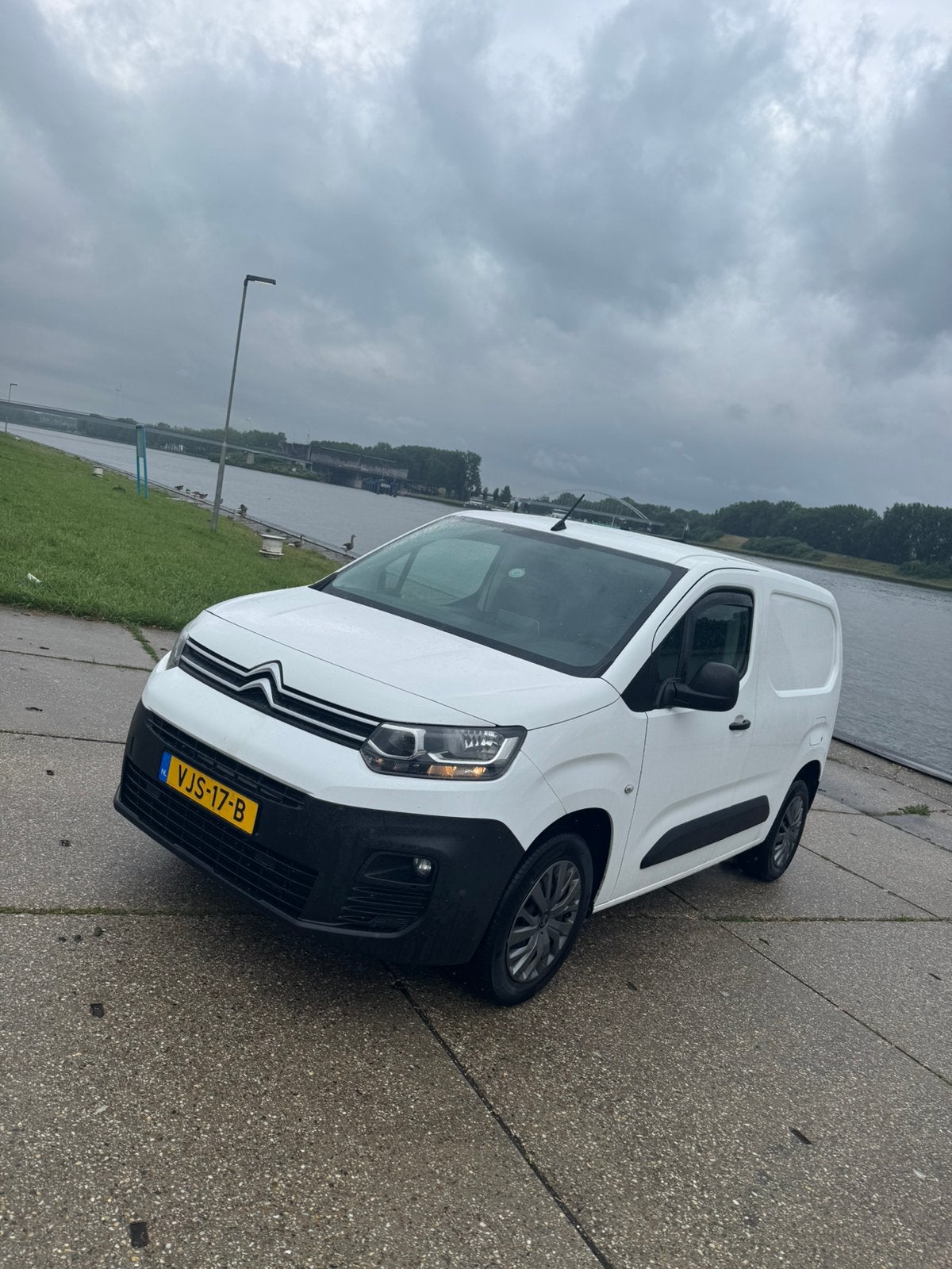 Citroën Berlingo 1.5 BlueHDi 75 (2021) | 3-Zits | CarPlay |, Auto's, Bestelauto's, Voorwielaandrijving, 4 cilinders, Citroën, Wit