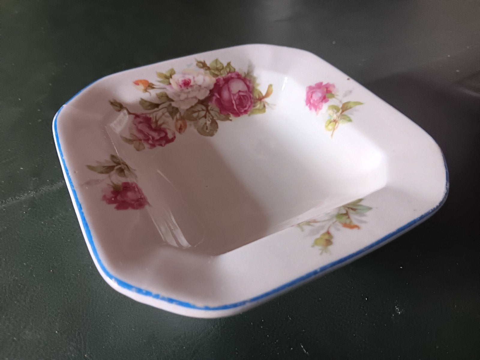 Vintage MZ Altrohlau CMR Czechoslovakia schaaltje rozen, Antiek en Kunst, Ophalen