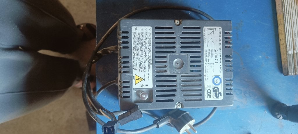 Acculader cb516 uit hymer, Ophalen of Verzenden, Gebruikt
