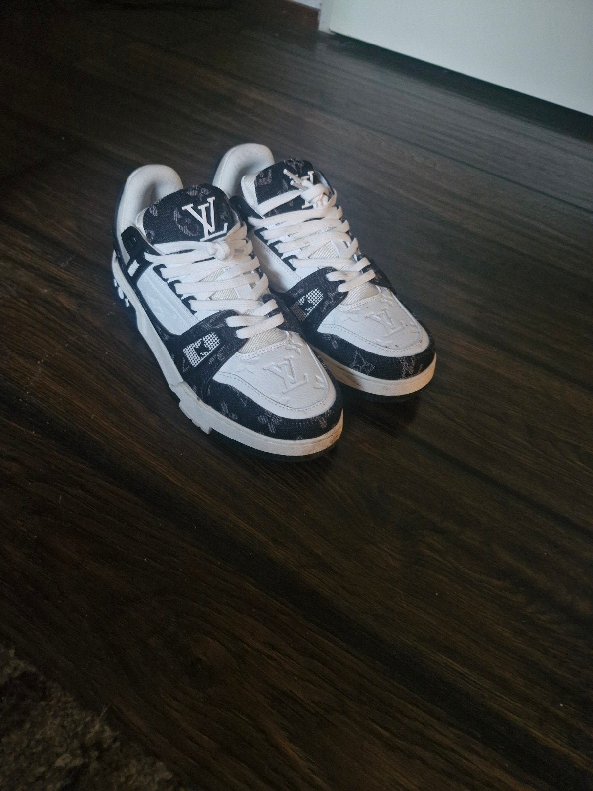 Nep Louis Vuitton schoenen voor dames en heren - Maat 39, Zwart, Louis Vuitton, Ophalen of Verzenden, Sneakers of Gympen