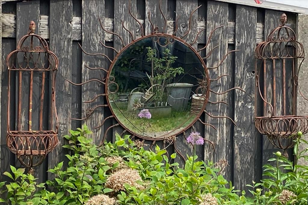 IJzeren spiegel met twee ornamenten - Zonnespiegel, Gebruikt, 100 tot 150 cm, Rond, Ophalen of Verzenden