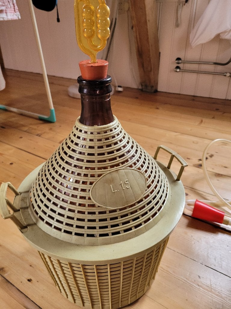 Bierbrouwset: Fles, Hydrometer, Kroonkurkapparaat, Hevel, Ophalen, Gebruikt
