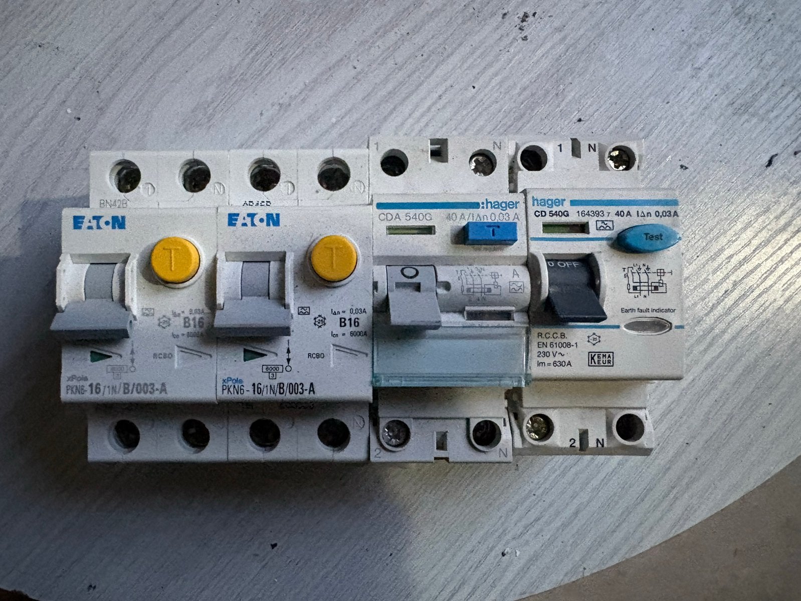 Aardlek automaten/schakelaars, Doe-het-zelf en Verbouw, Ophalen, Zo goed als nieuw, Overige typen