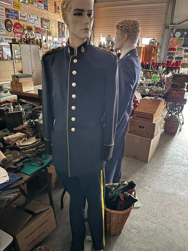 Vintage Militair Tenue - Zwart met Gouden Details, Verzamelen, Ophalen of Verzenden