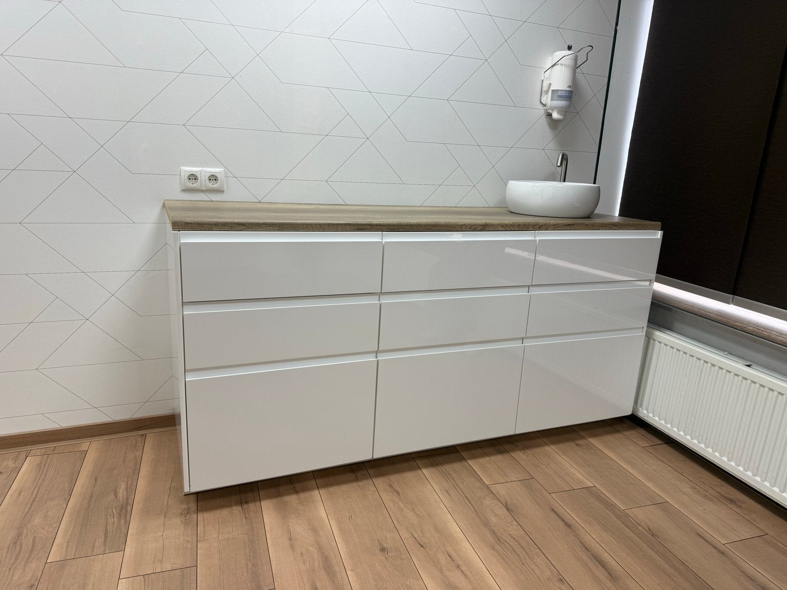 Modern wit hoogglans keukenblok met houten blad en waskom, Ophalen, Zo goed als nieuw, Wit, Overige typen