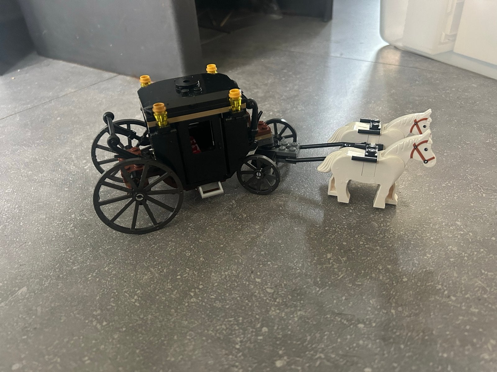 Zwarte Koets met 2 Witte Paarden - Lego set 75951, Ophalen of Verzenden, Zo goed als nieuw, Overige merken
