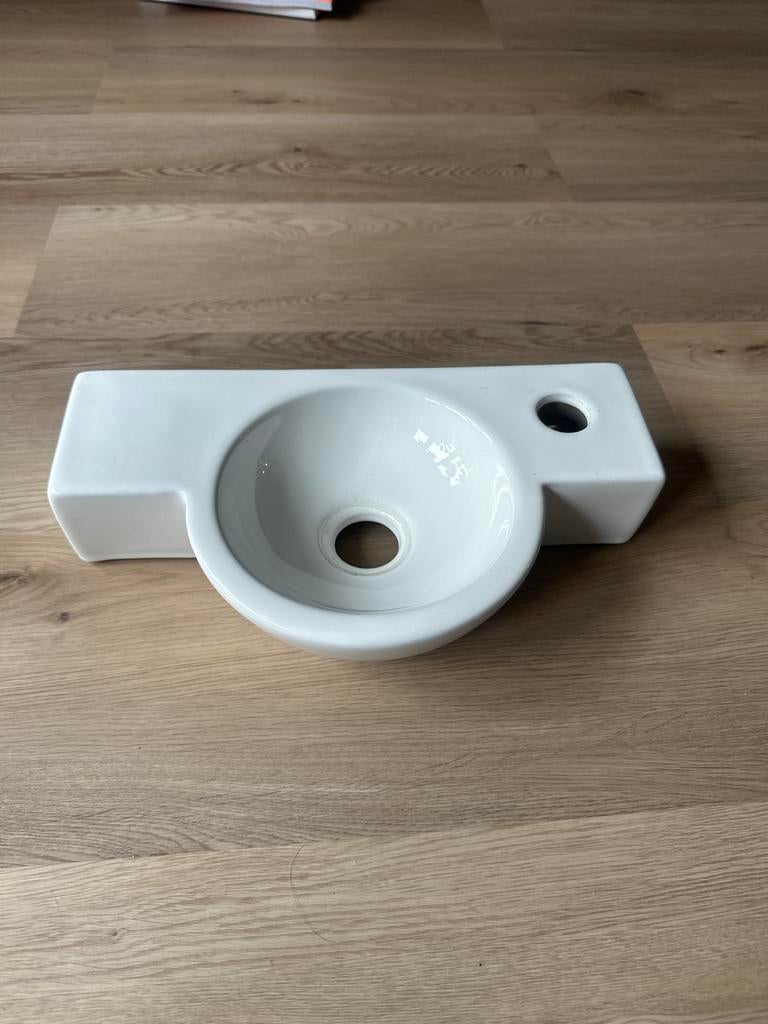 Compacte witte wastafel voor toilet of kleine badkamer, Ophalen, Gebruikt, Wastafel