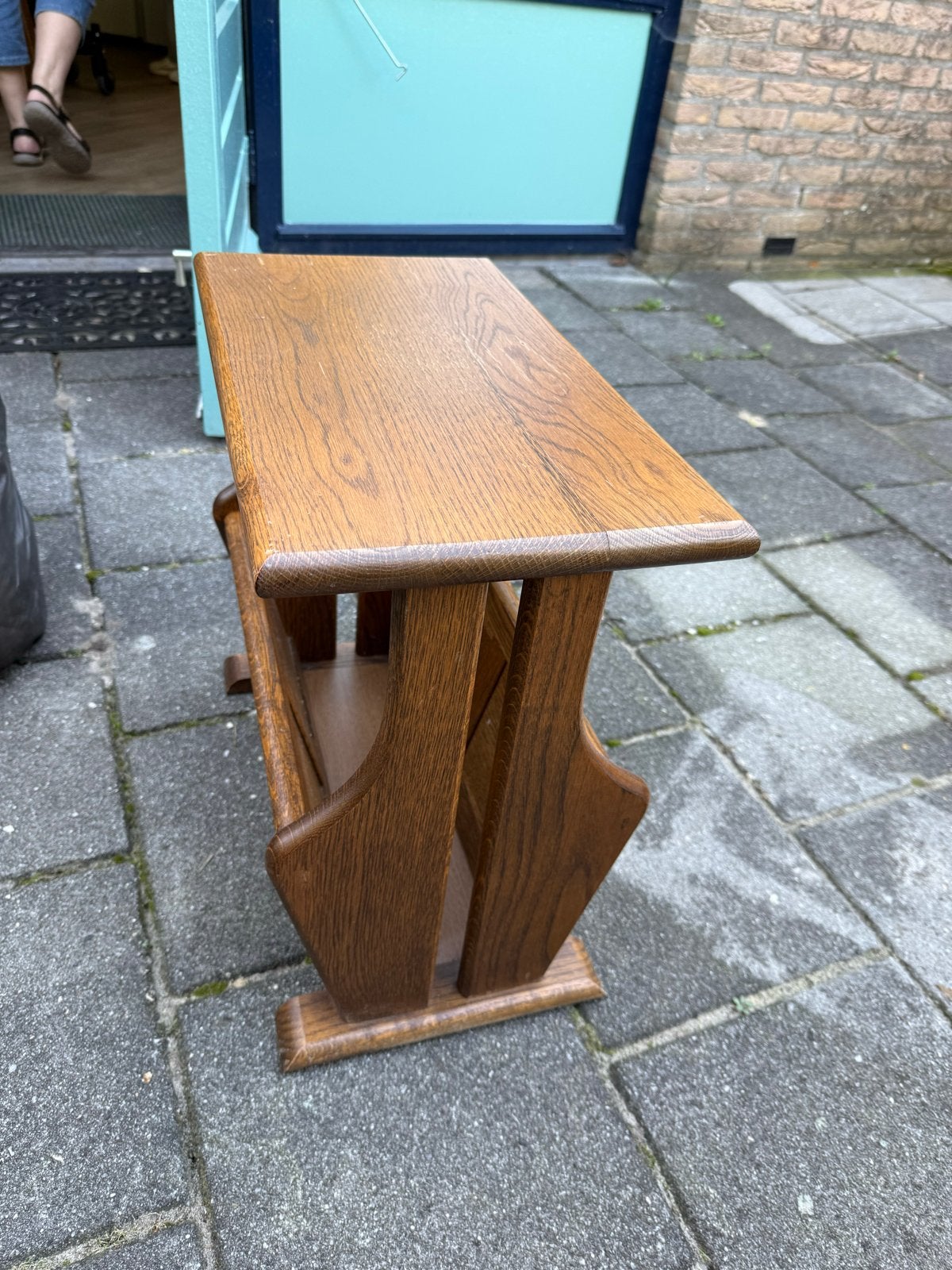 Eiken krantenbak / lectuurbak, Ophalen, Meerdere vakken, Gebruikt, Klassiek