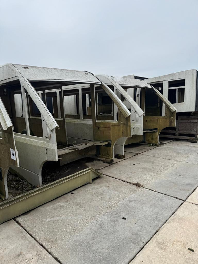 Buschassis / Carrosserie voor ombouwproject, Ophalen