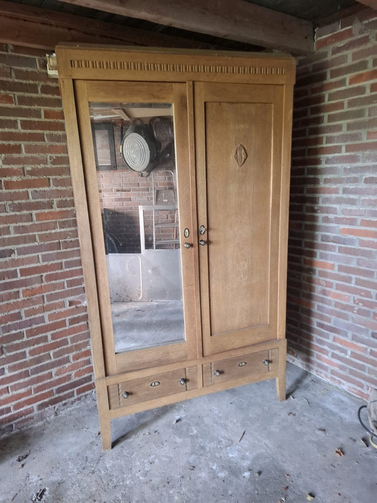 Houten kledingkast met spiegel en lades, Ophalen