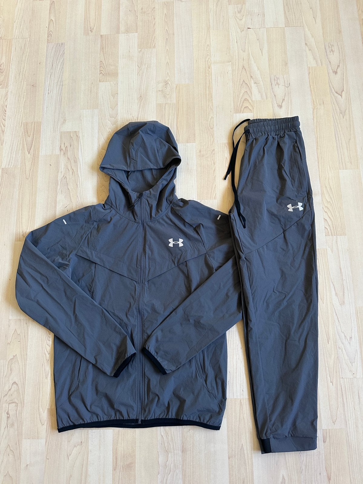 Under Armour Tracksuit, Maat 48/50 (M), Ophalen of Verzenden, Zo goed als nieuw, Grijs