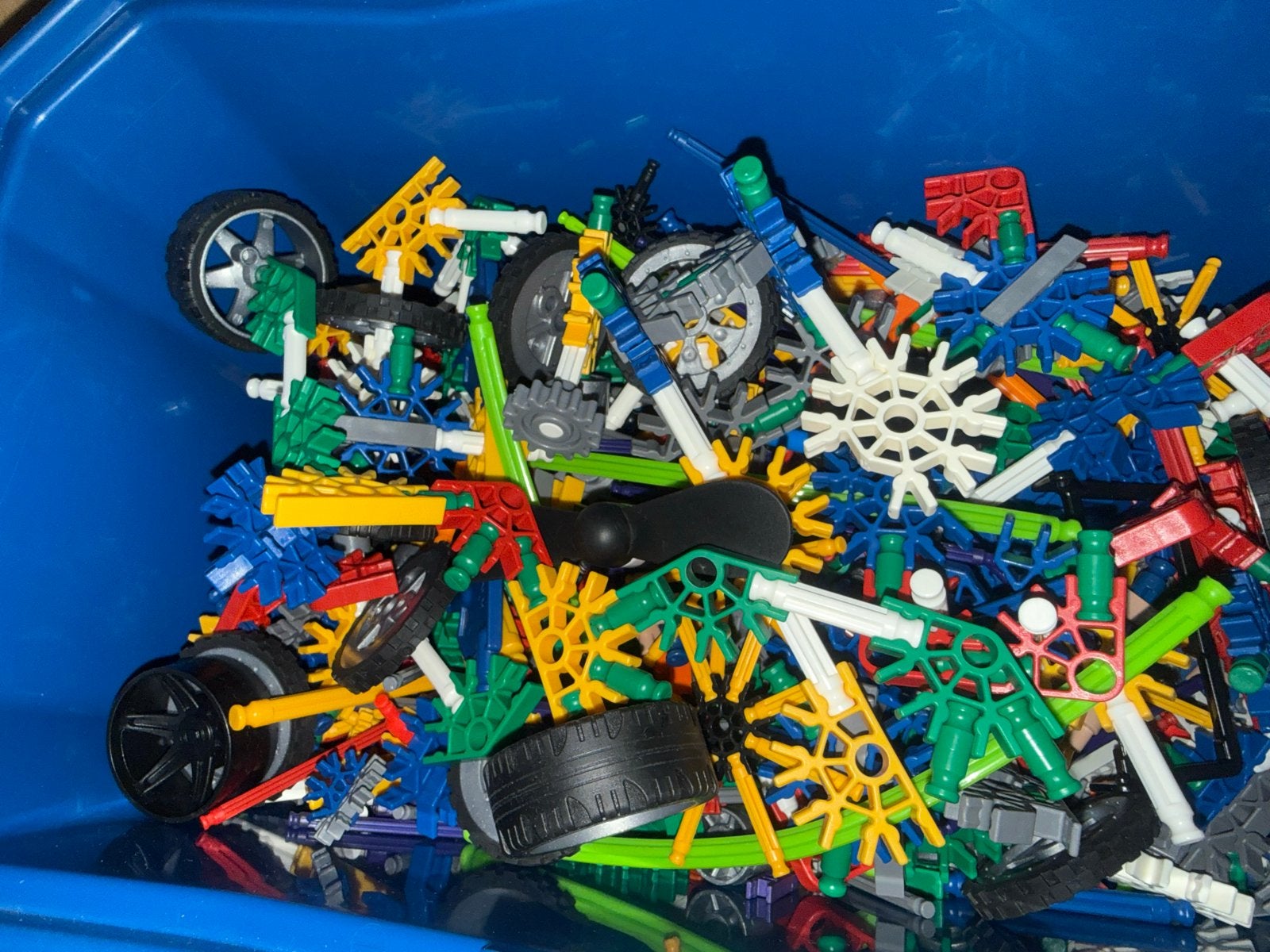 Grote doos K'nex bouwblokken met wielen en instructieboekje, Kinderen en Baby's, Speelgoed | Bouwstenen, Ophalen of Verzenden