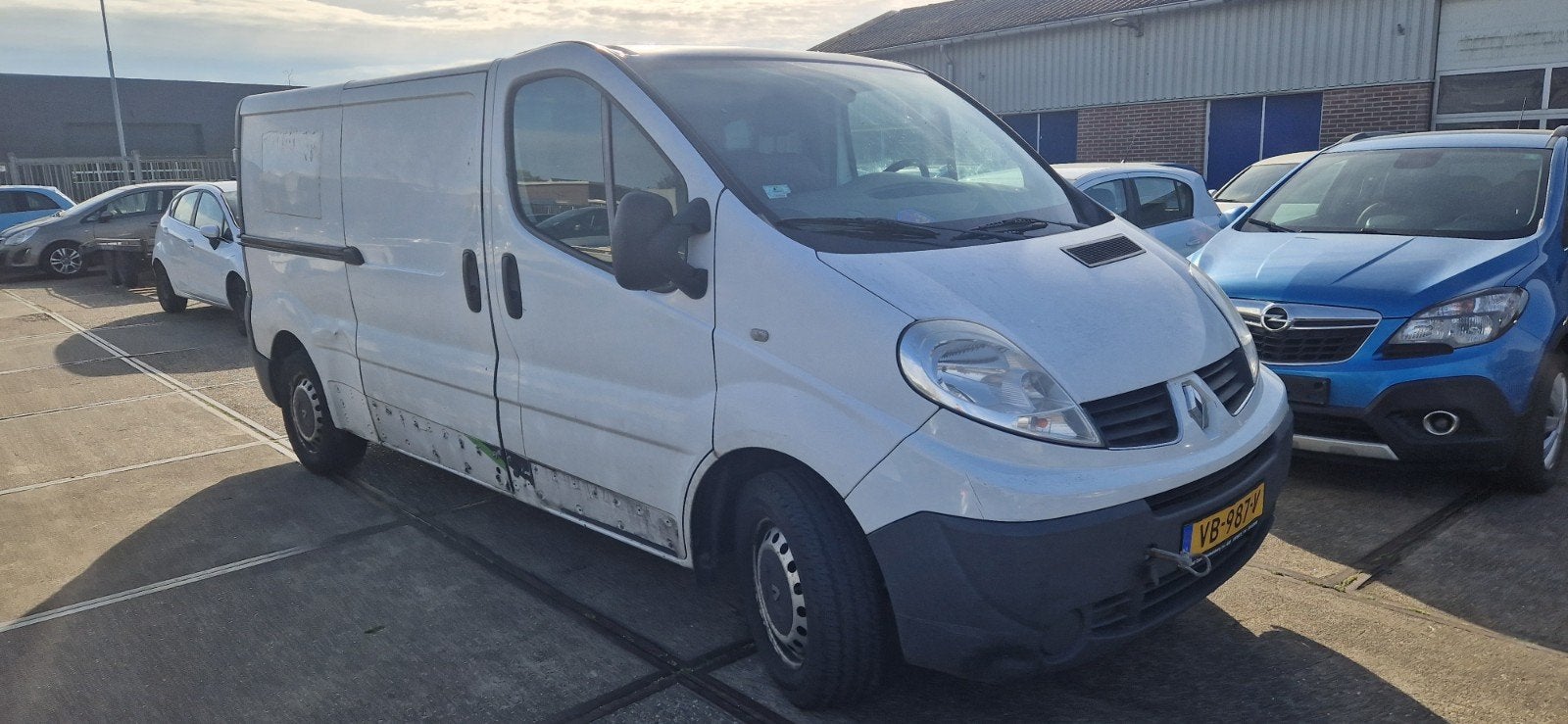 Renault Trafic 2.0 DCI L2H1 66KW 2013 marge airco koopje, Auto's, Bestelauto's, Voorwielaandrijving, Euro 5, Stof, 1995 cc