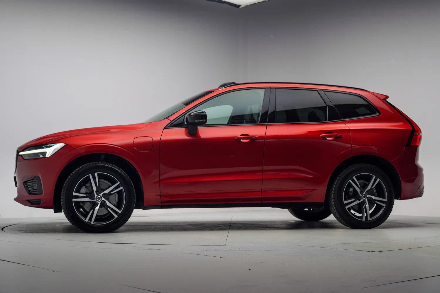 Volvo XC60 2.0 T6 Recharge R-Design [ Panorama Standkachel N, Automaat, Gebruikt, 1969 cc, 4 stoelen