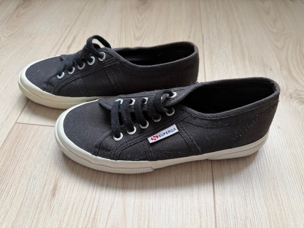 Superga sneakers zwart maat 36, Ophalen of Verzenden, Gedragen, Zwart, Sneakers of Gympen