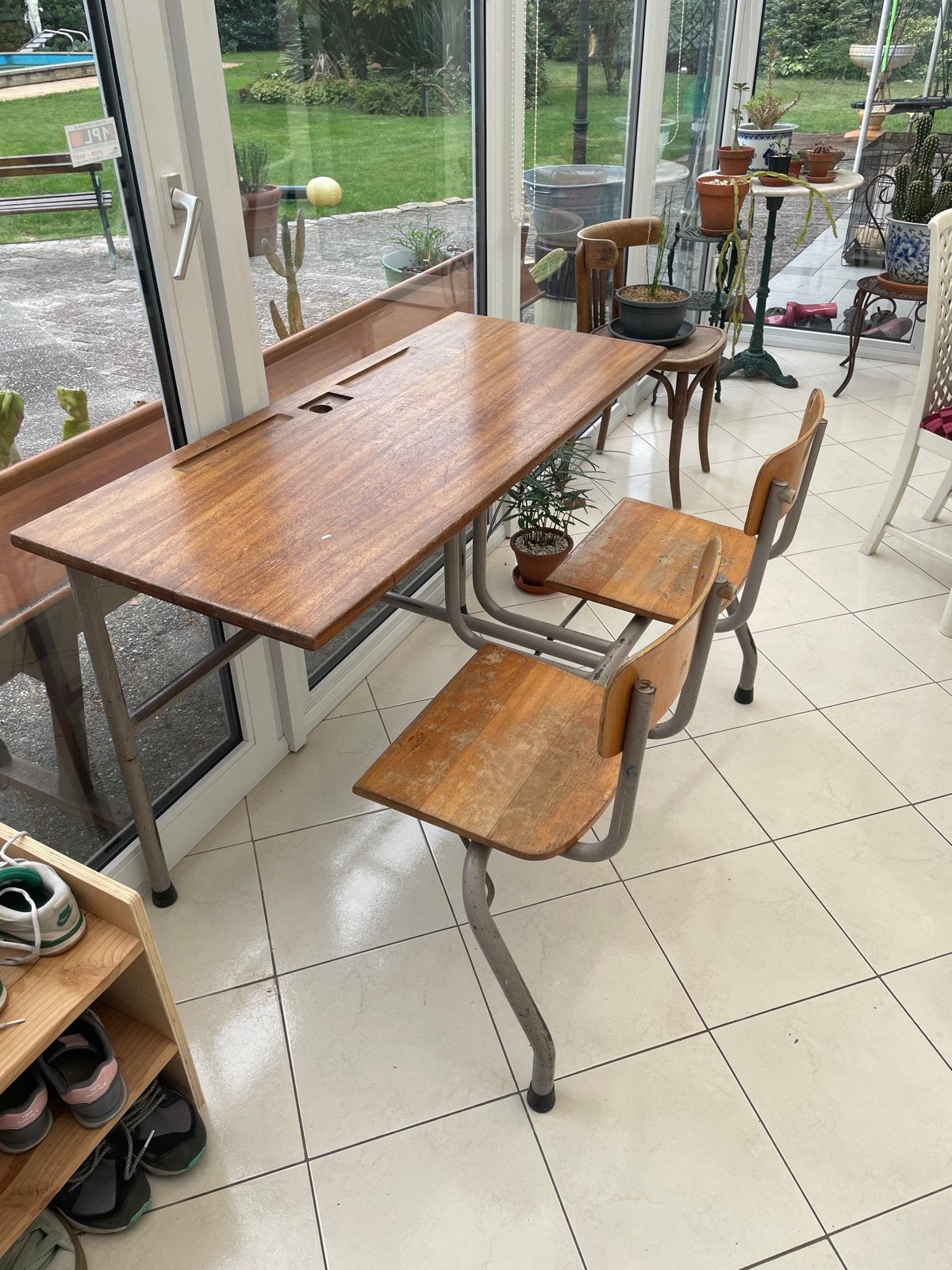 Vintage schoolbank met 2 stoelen - Retro schoolmeubel, Ophalen, Overige thema's