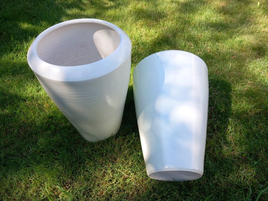 Grote crèmekleurige bloempotten, 2 st., Rond, Binnen, Zo goed als nieuw, Aardewerk