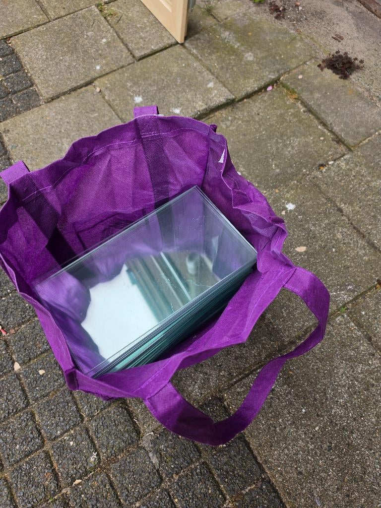4x Ikea Bertby Vitrine met in elke kast 14 glasplaatjes, Ophalen, Met plank(en), Minder dan 50 cm, Glas