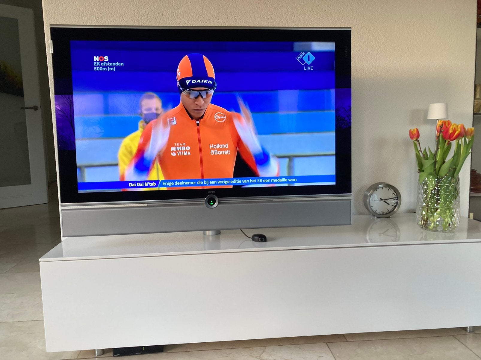 Loewe TV Blu-ray Disc speler met kast, 50 Hz, Zo goed als nieuw, 100 cm of meer, Ophalen