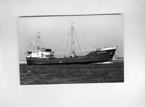 scheepvaart-foto-harry mitchell, Ophalen of Verzenden, Zo goed als nieuw, Motorboot, Boek of Tijdschrift