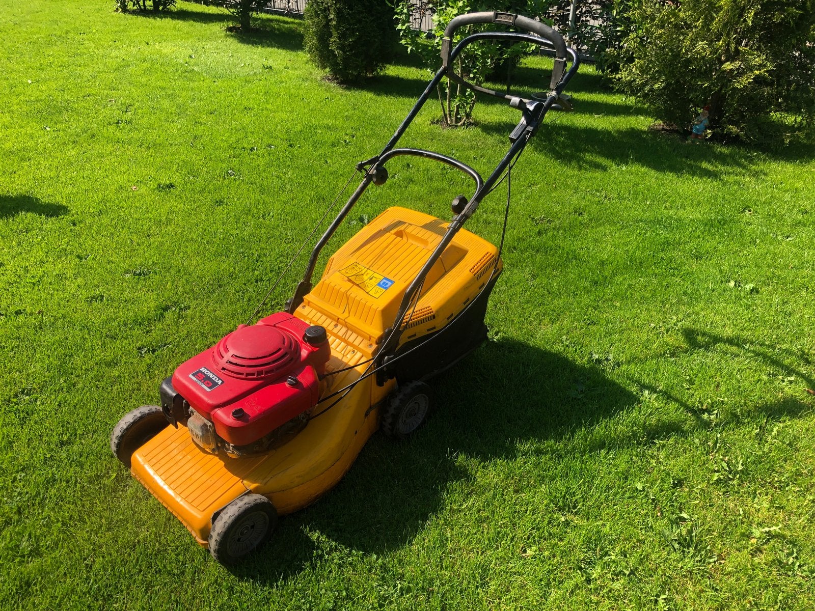 Grasmaaier stiga met zware honda motor., Ophalen, Cirkelmaaier, Zo goed als nieuw, Benzine-grasmaaier
