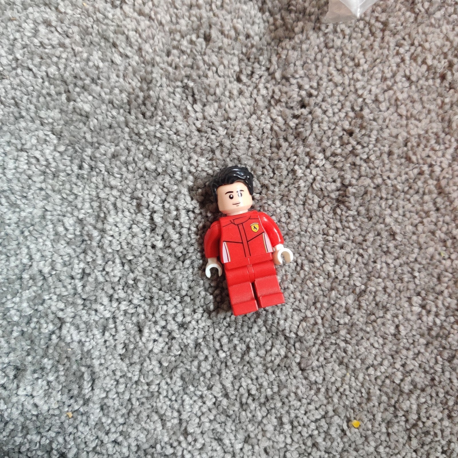 Lego Ferrari Minifiguur - Rode Race Overall, Verzamelen, Overige Verzamelen, Zo goed als nieuw, Ophalen of Verzenden