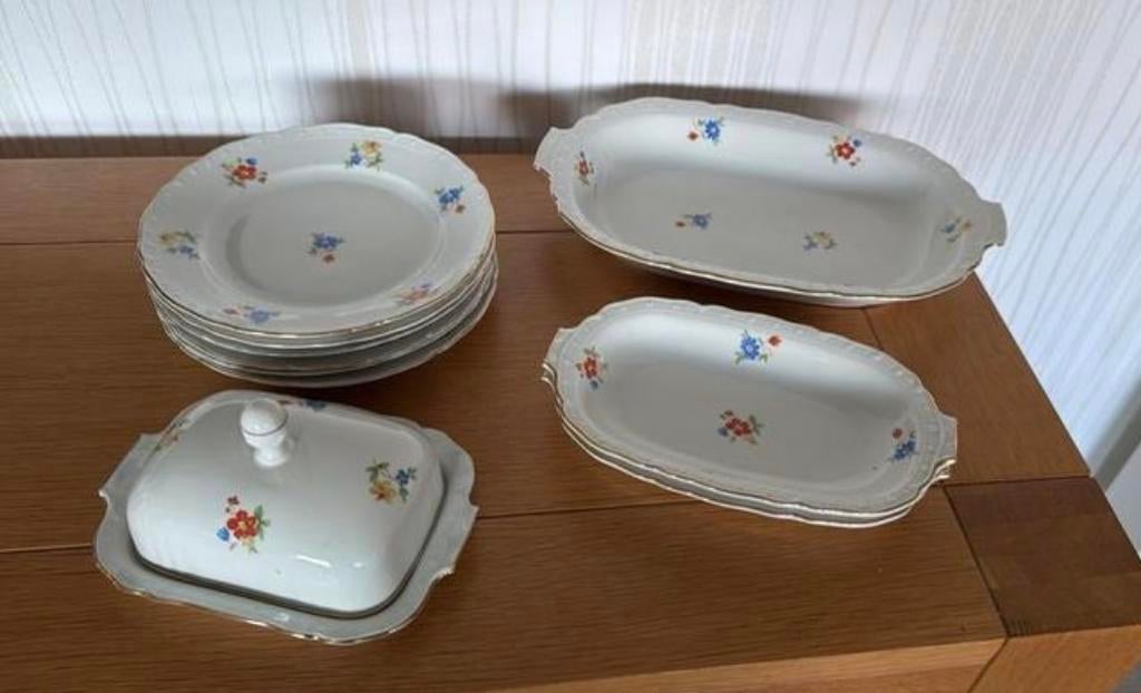 Vintage ontbijtservies Tsjechoslowakije bloemmotief, Antiek en Kunst, Antiek | Servies compleet, Ophalen of Verzenden