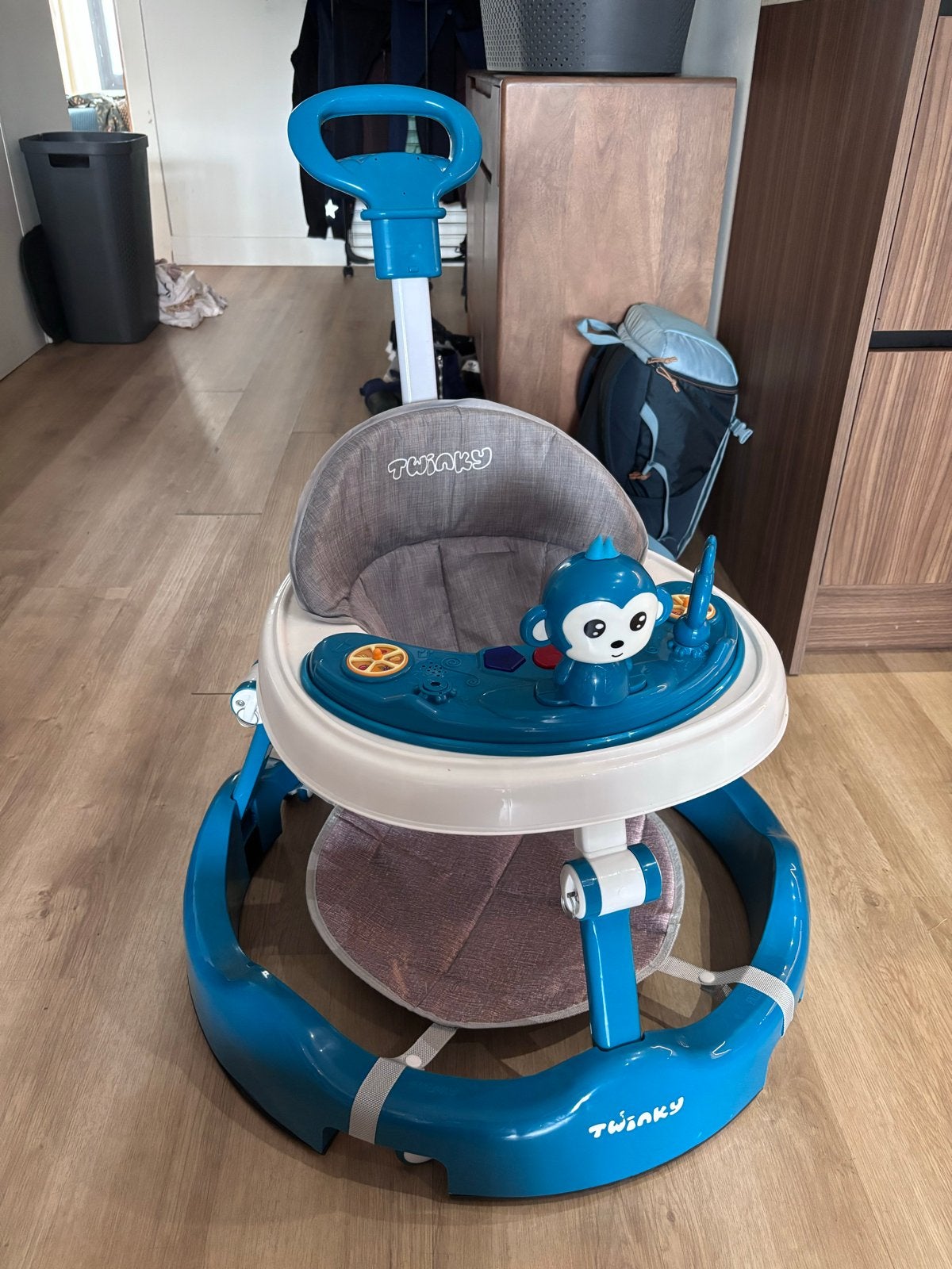 Twinky Loopwagen met speelgoed (haakje afgebroken), Kinderen en Baby's, Ophalen, Gebruikt, Overige typen, Met wieltjes