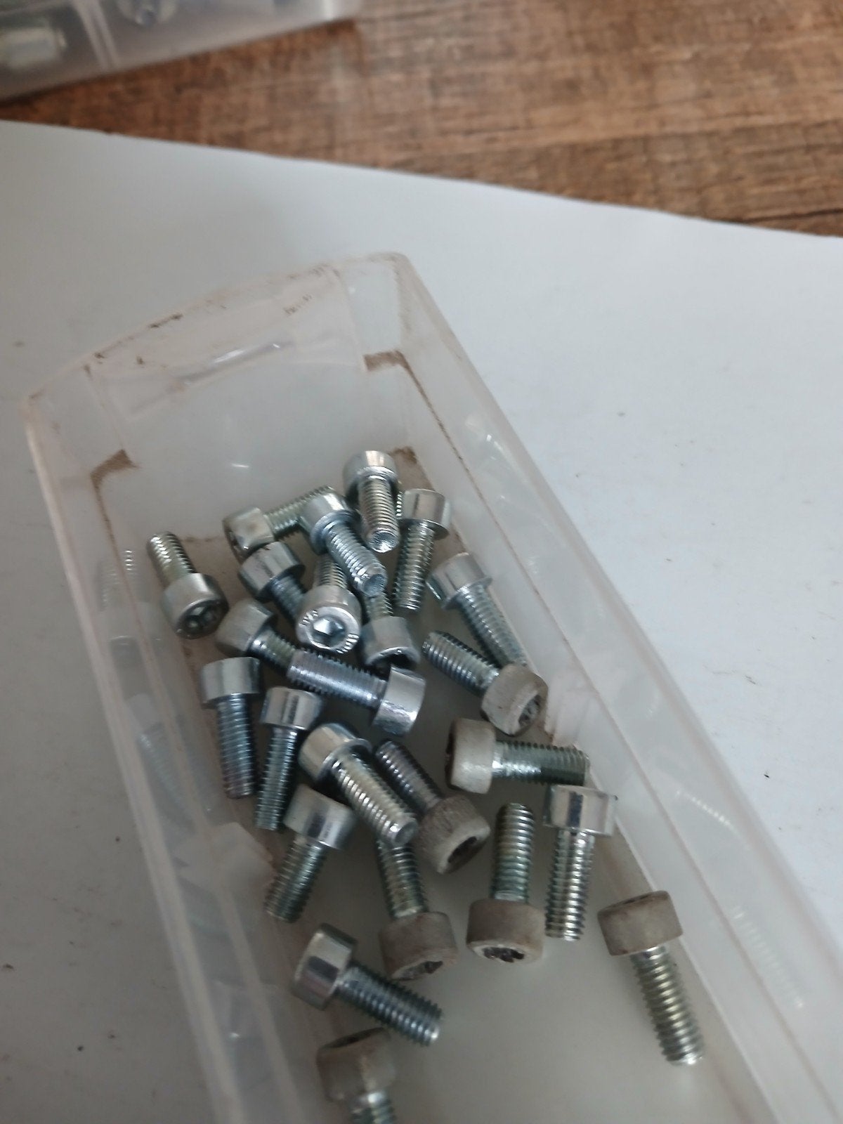 Inbusbouten M4 x 1,5 cm - 24 stuks, Ophalen of Verzenden