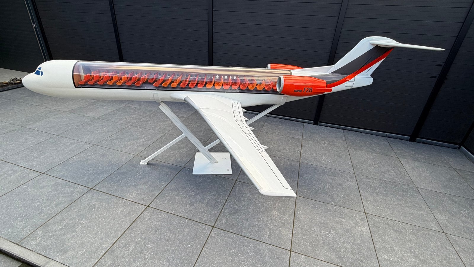 Cutaway Fokker F28 Vliegtuig Model Schaal 1:10, Ophalen, Gebruikt, Schaalmodel