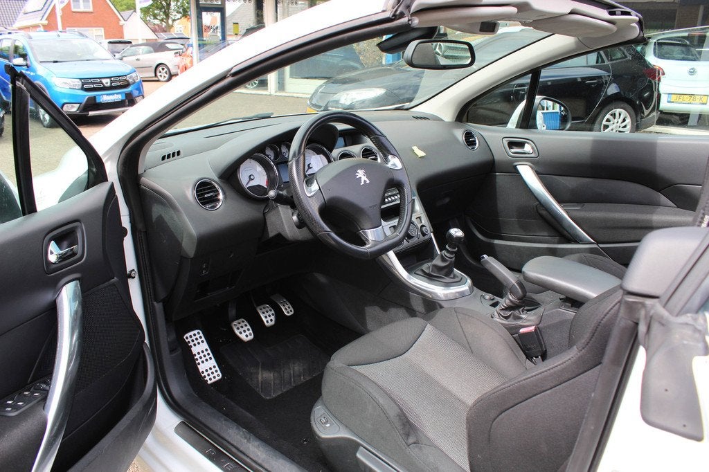 Peugeot 308 Cabrio 1.6-16V "Sport Pack" Cruise - PDC - 17" v, Auto's, Peugeot, Voorwielaandrijving, Euro 5, Gebruikt, Zwart