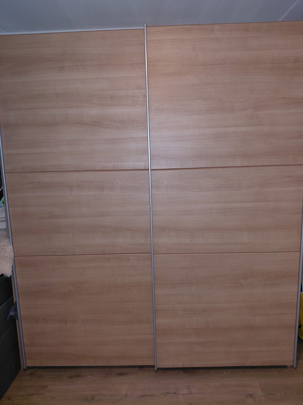 Kledingkast met schuifdeuren en gebruikssporen, Ophalen, Gebruikt, 50 tot 75 cm, 200 cm of meer