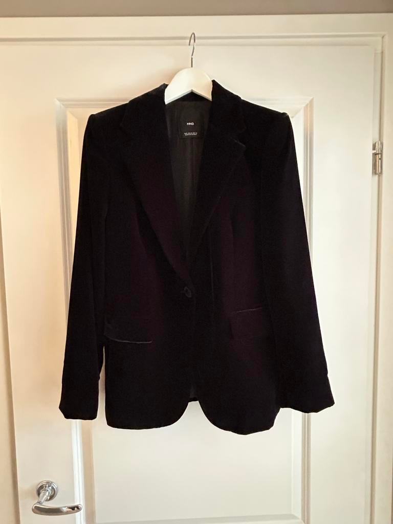 Zwart fluwelen kolbert Mango maat M, Kleding | Dames, Jasjes, Kostuums en Pakken, Zo goed als nieuw, Jasje, Maat 38/40 (M), Zwart