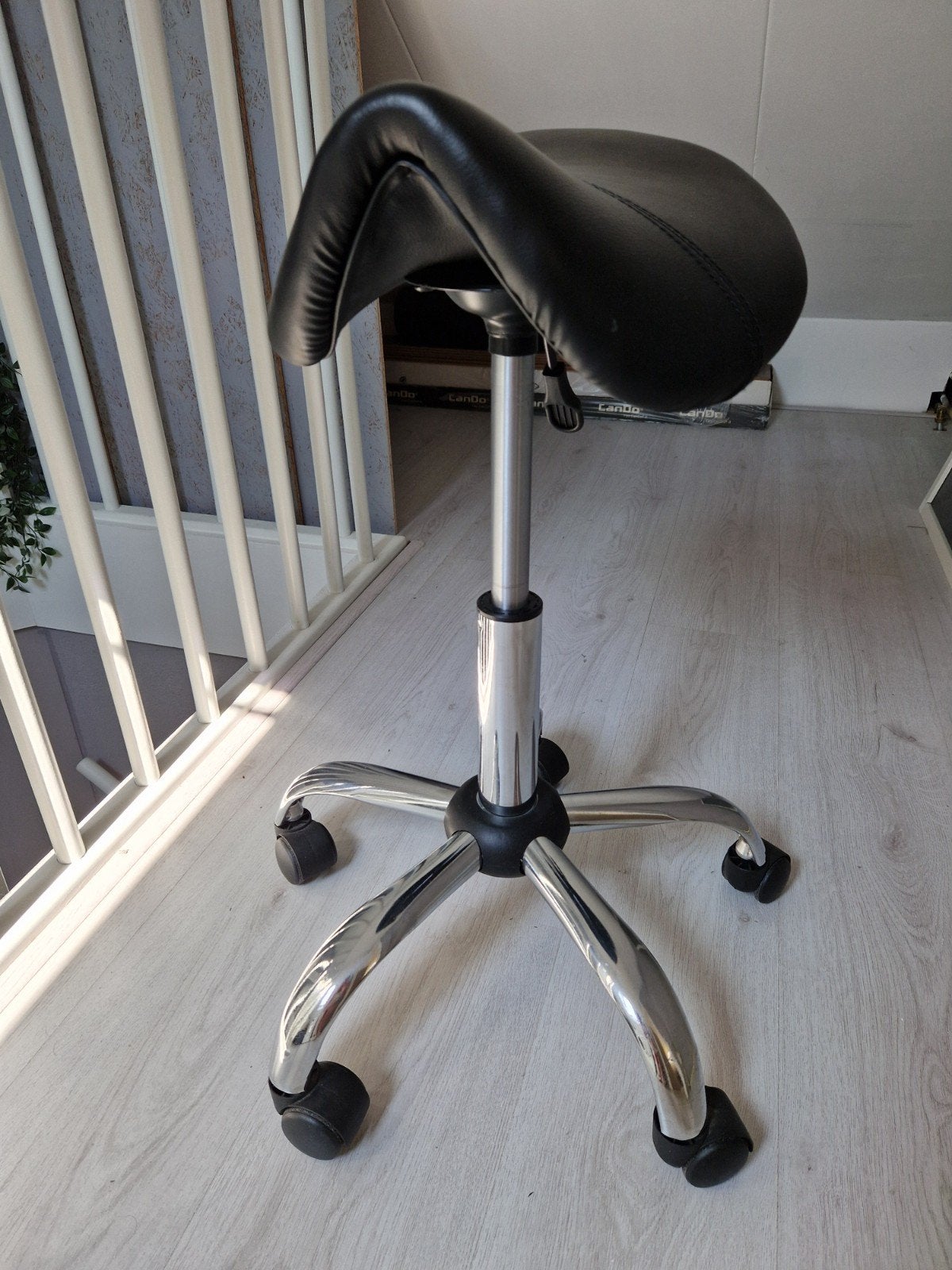 Bureau kruk verstelbaar, Ophalen, Zo goed als nieuw, Hout