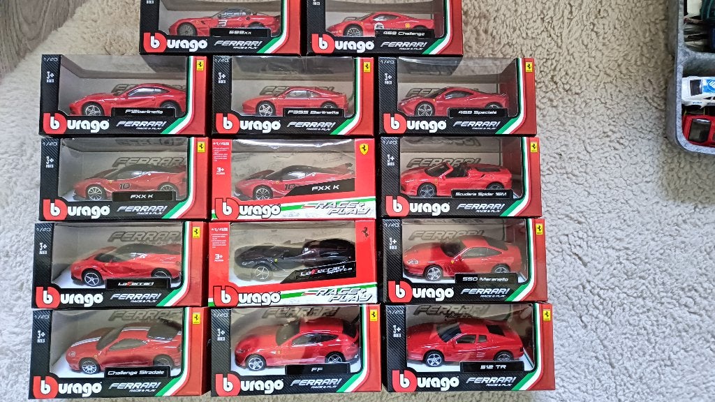 14x Ferrari modellen 1/43 Bburago, Ophalen, Nieuw, Auto