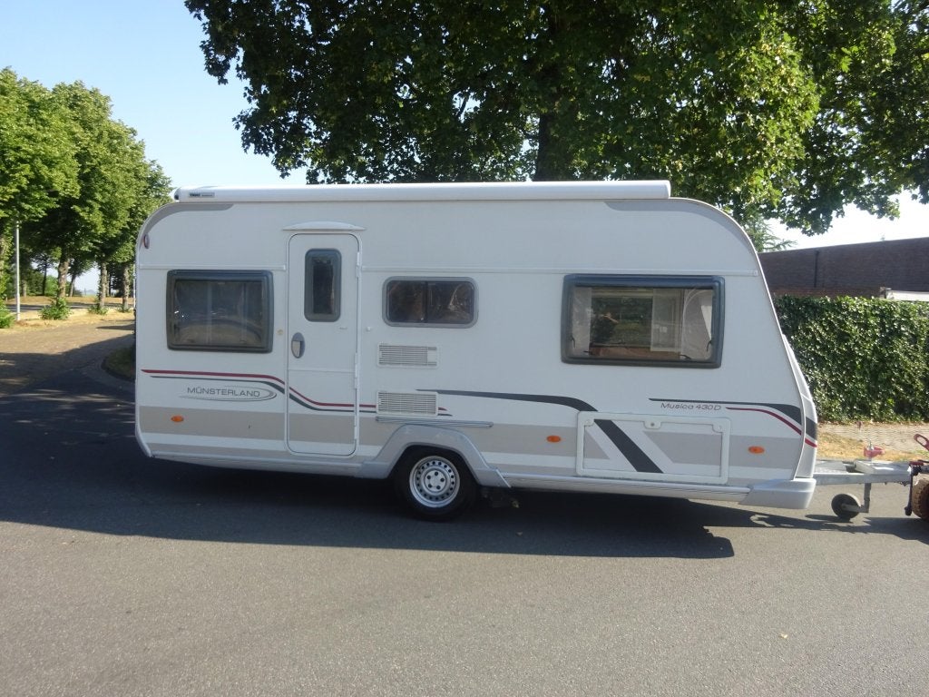 Lmc Musica 430 D Met Vaste Luifel en Mover, Caravans en Kamperen, Caravans, Standaardzit, Schokbreker, Bedrijf, 4 tot 5 meter