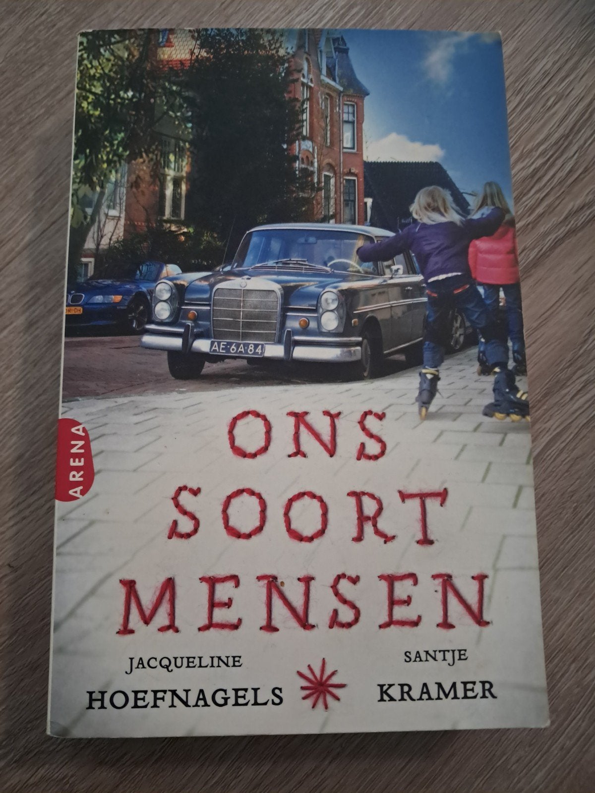 V: Simone Kramer - Ons soort mensen, Ophalen of Verzenden, Zo goed als nieuw, Nederland, Simone Kramer; Jacqueline Hoefnagels