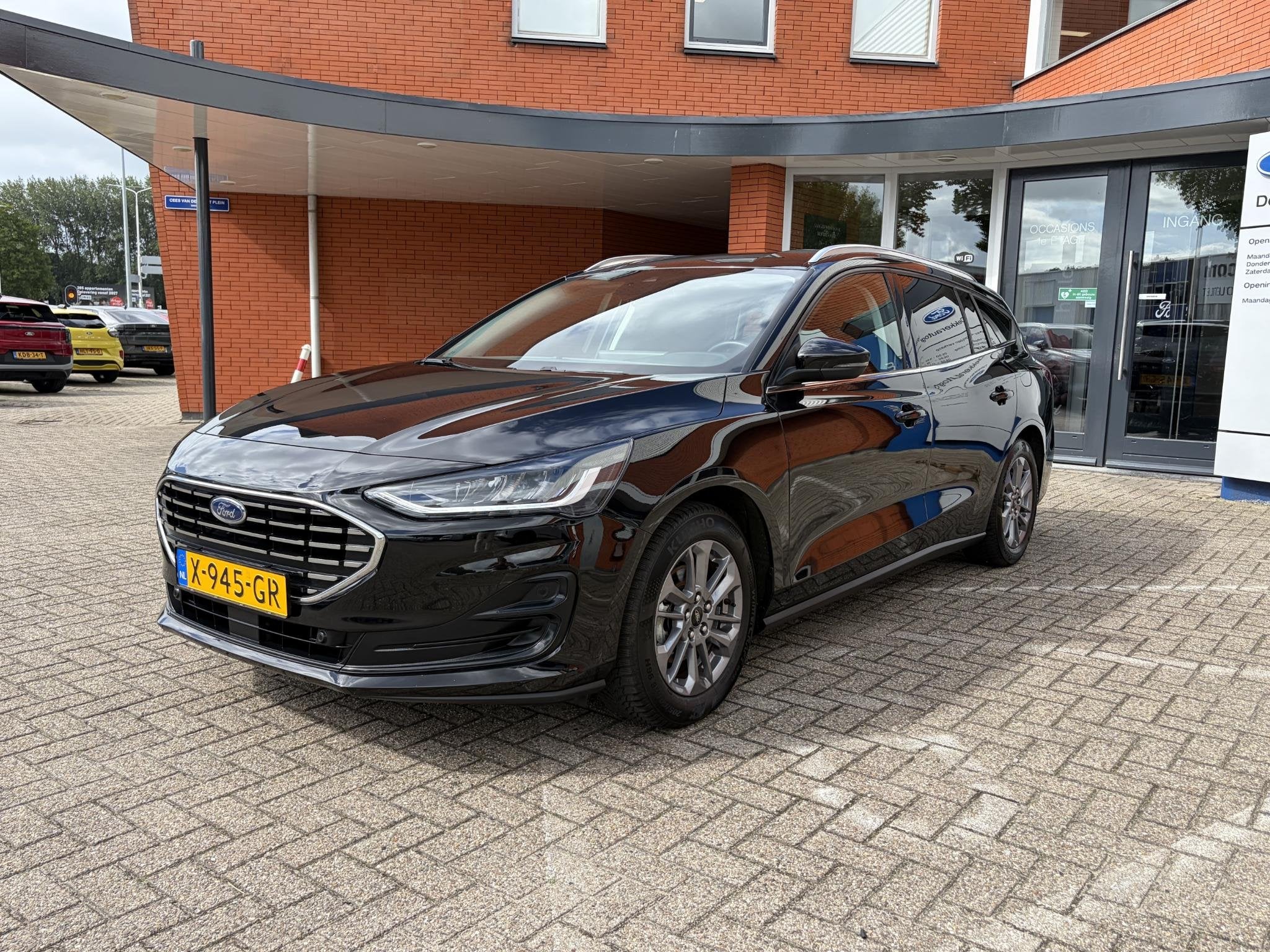 Ford Focus 1.0 EcoBoost Hybrid 125 pk Titanium Wagon SYNC 4, Gebruikt, Zwart, Origineel Nederlands, Handgeschakeld