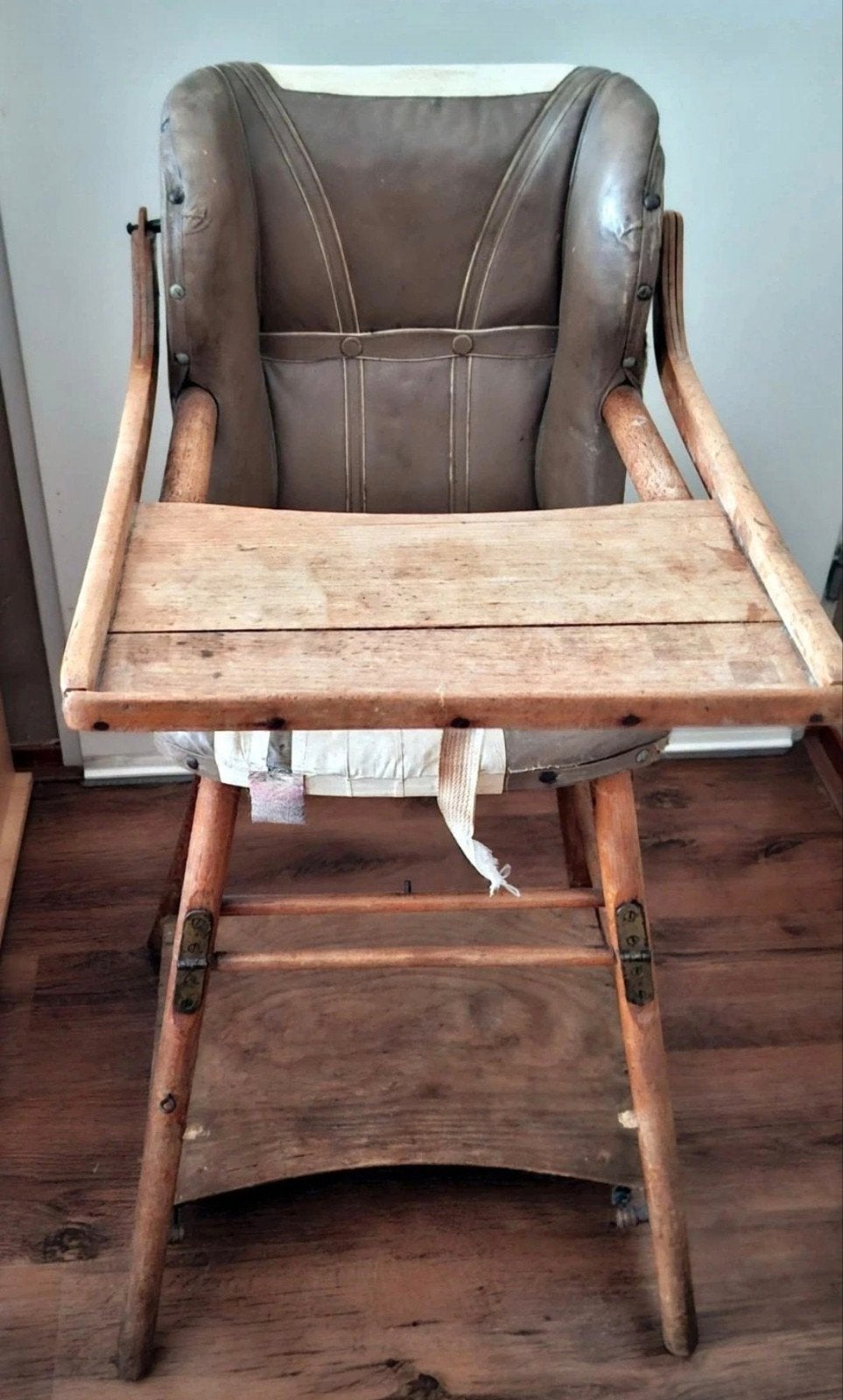 Vintage houten kinderstoel met eetblad en stoelverkleiner, Ophalen