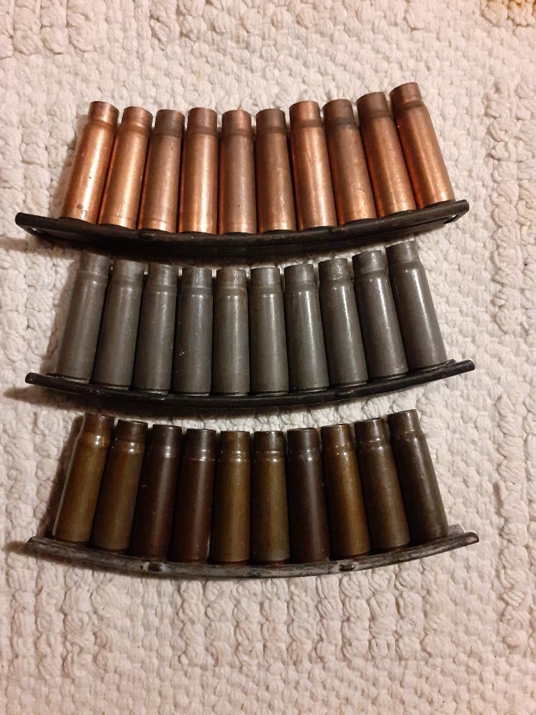 AK 47 3 verschillende clips (ONKLAAR) set2, Ophalen of Verzenden, Landmacht, Overige gebieden, Hulzen of Bodemvondsten