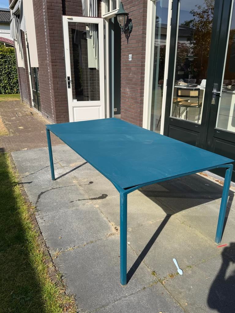Fermob Calvi Tuintafel Blauw, Tuin en Terras, Tuintafels, Ophalen, Zo goed als nieuw, Rechthoekig, Metaal